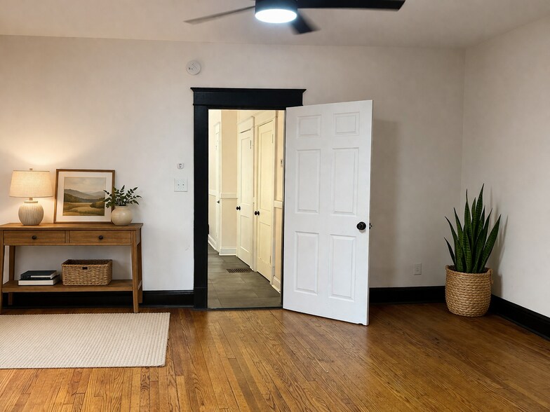 Building Photo - 2224 Miami St