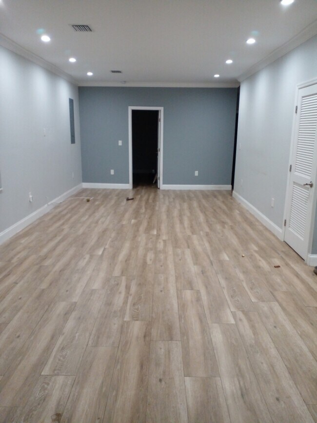 Building Photo - 1023 SW 12th Ct