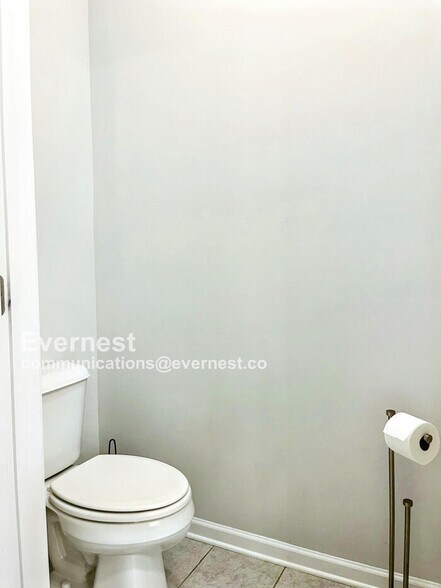 Building Photo - 2217 Silverton Dr