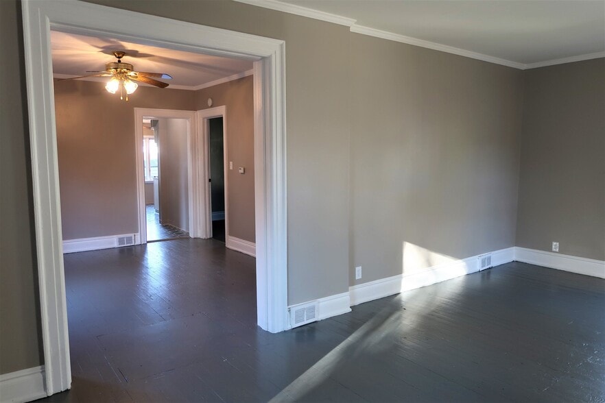 Building Photo - 238 Miller St