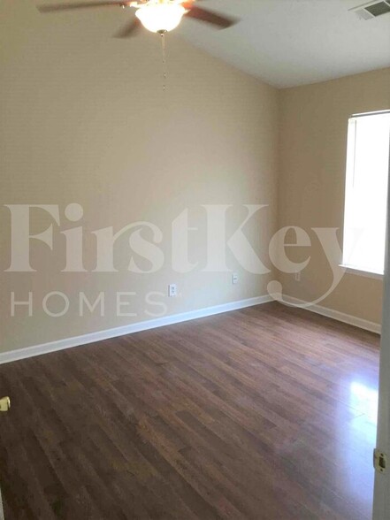 Building Photo - 432 Village Bluff Dr