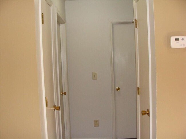 Building Photo - 3483 Fannin Dr