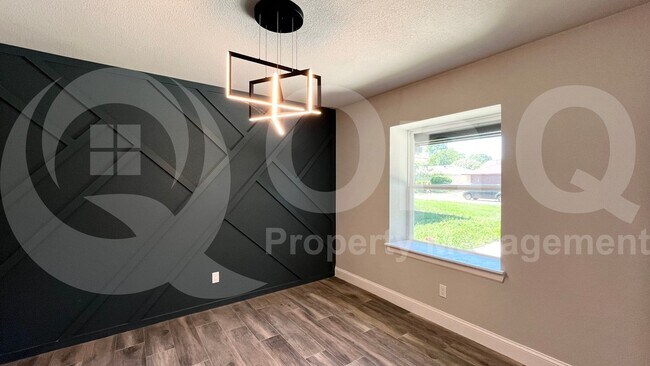 Building Photo - 1520 Armstrong Dr
