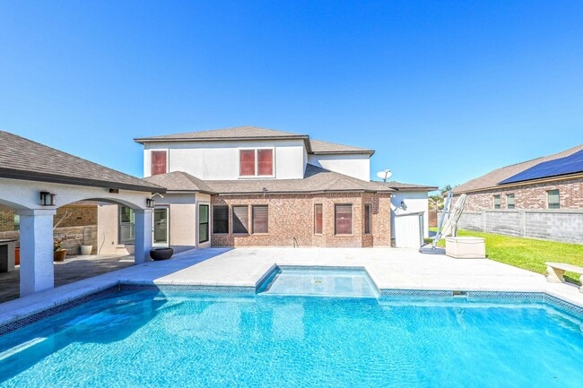 Building Photo - 115 Coahuila Loop