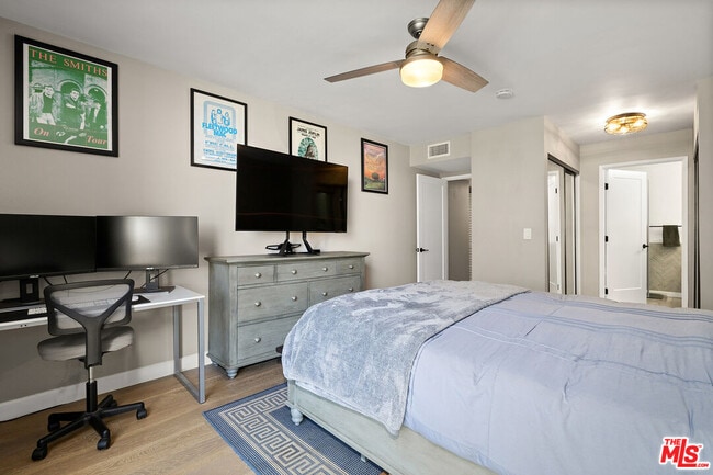 Building Photo - 4275 Vía Arbolada