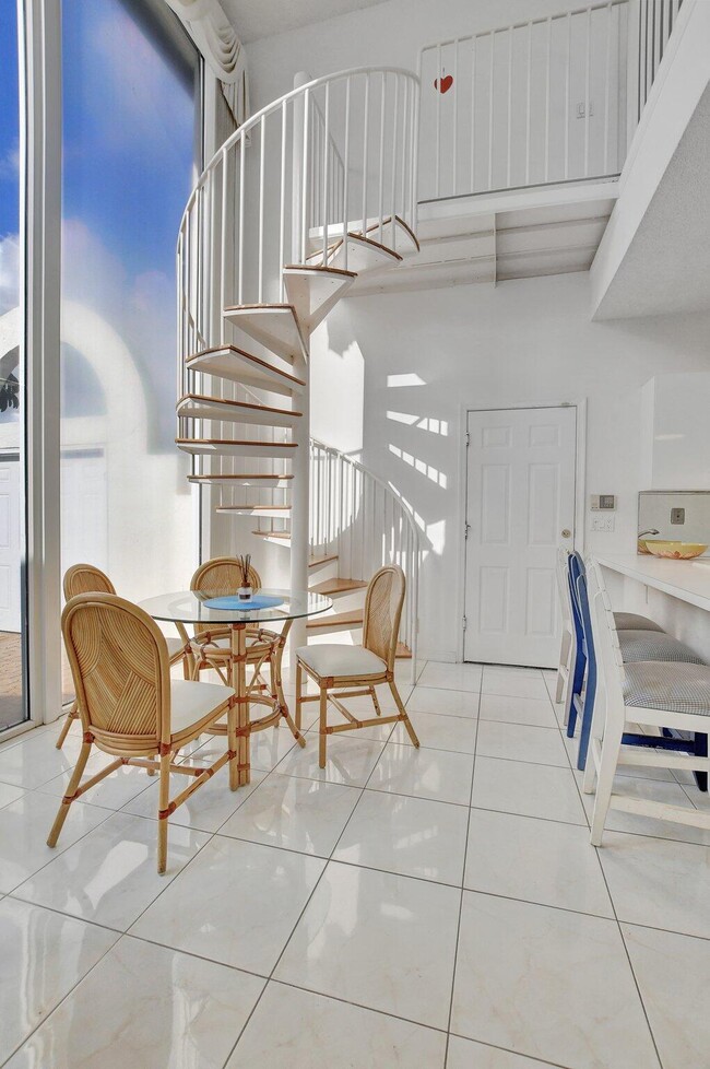 Building Photo - 23088 Via Stel