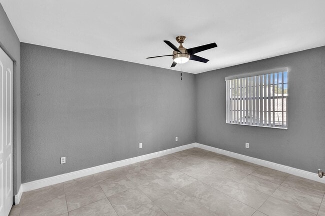 Building Photo - 2880 N Oakland Forest Dr