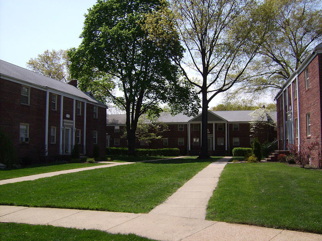 Building Photo - Plainfield Village