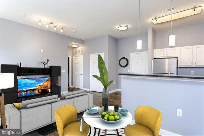 Building Photo - 319 W Franklin St