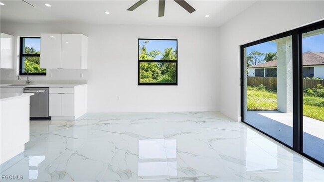 Building Photo - 121 Ichabod Ave