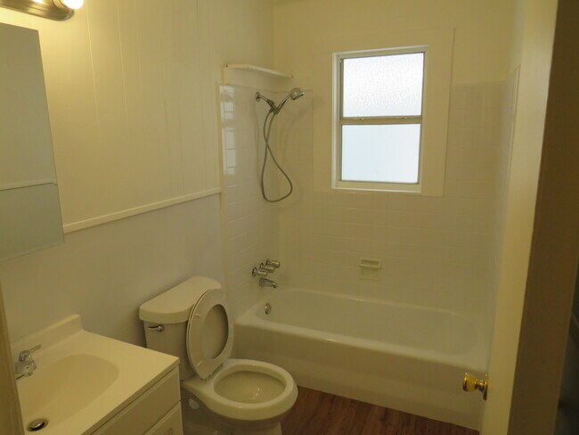 Building Photo - 419 Anton Dr