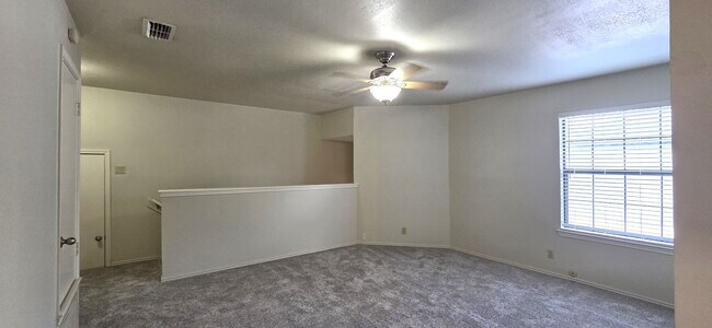 Building Photo - Towne Lake - Amazing Lake Views!