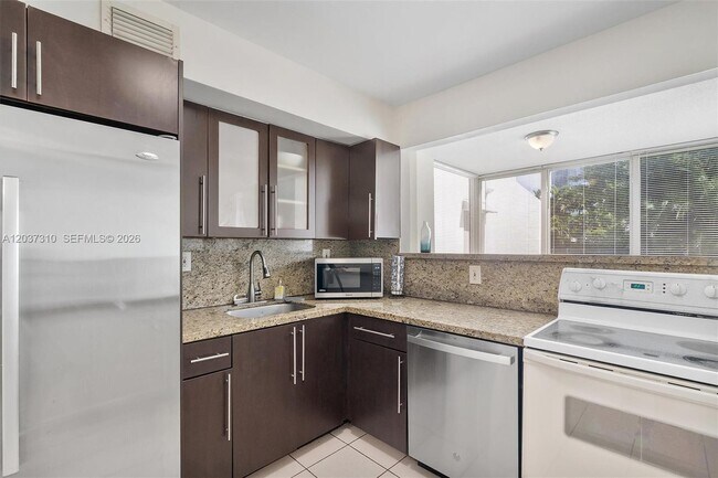 Building Photo - 250 180th Dr