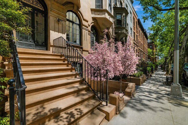 Building Photo - 117 E 91st St