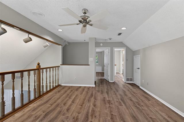 Building Photo - 1009 Winding Creek W Dr