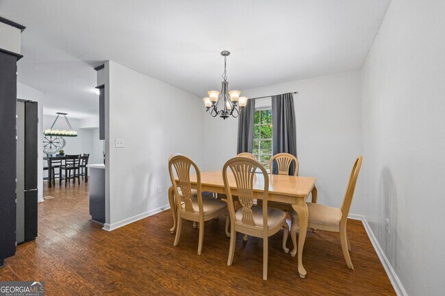 Building Photo - 527 University Cir