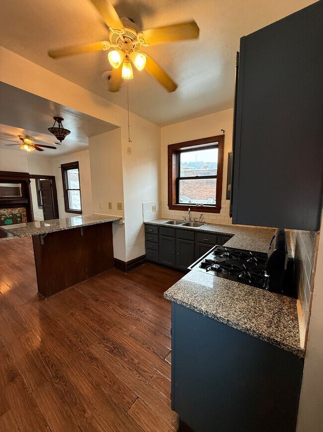 Building Photo - 1309 E Carson St