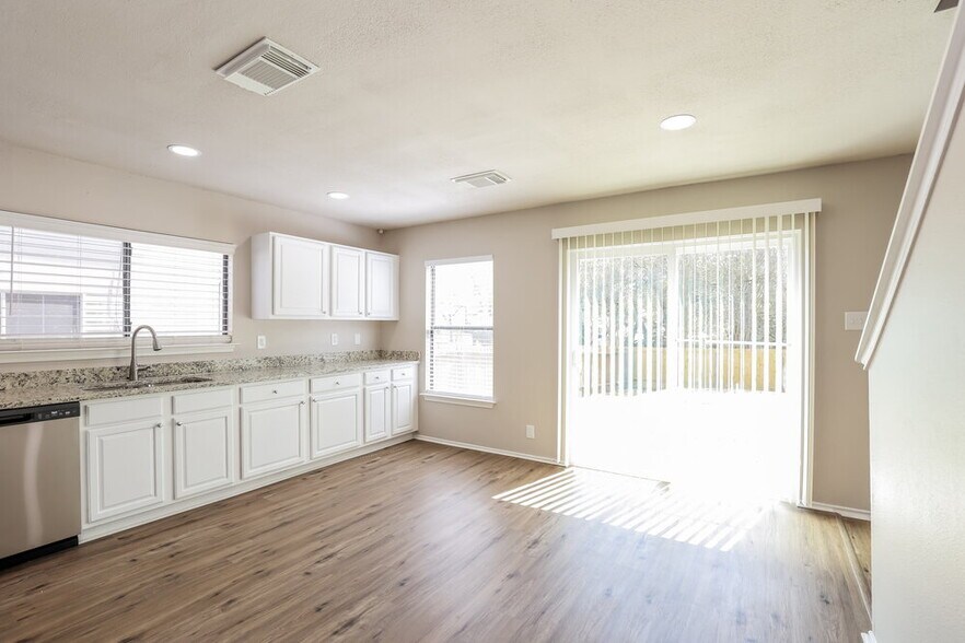 Building Photo - 10218 Sandbrook Hill