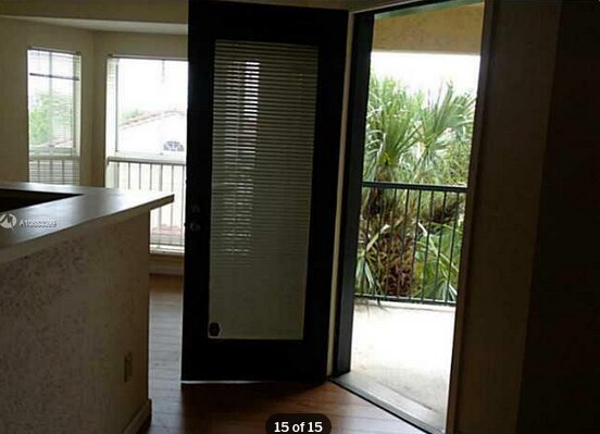 Building Photo - 977 Riverside Dr