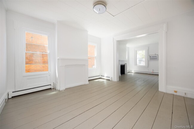 Building Photo - 29 Delano St