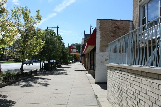 Building Photo - 8120 S Kedzie Ave