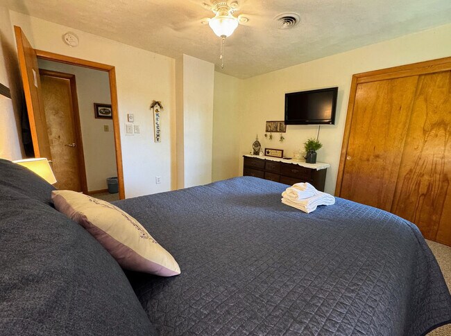 Building Photo - 56500 Penn Rd