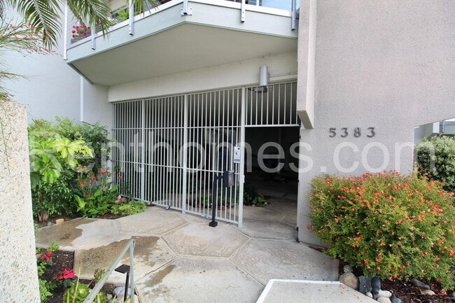Building Photo - La Jolla, 5383 Chelsea St #104, Beautiful Ocean Views, Controlled Access Building and Parking!