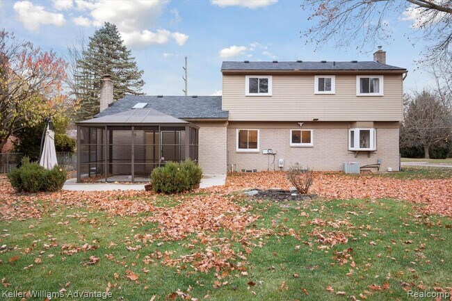 Building Photo - 19263 Sunset St