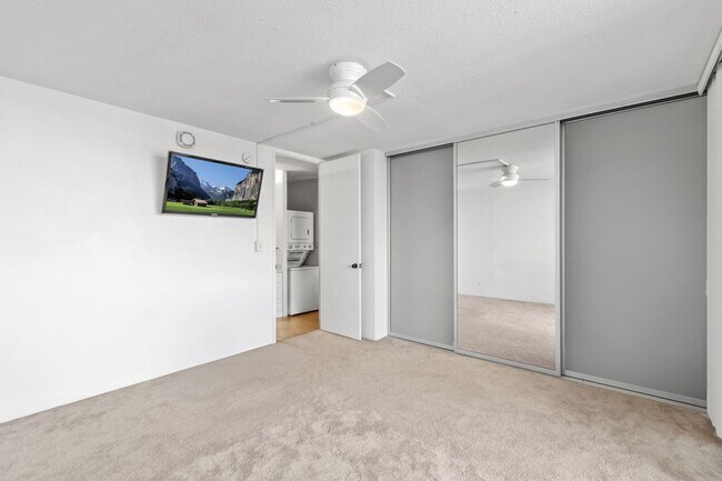 Building Photo - Beautiful 1 Bedroom Condo