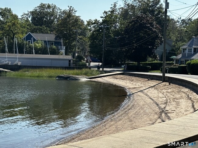 Building Photo - 322 Clark Ave