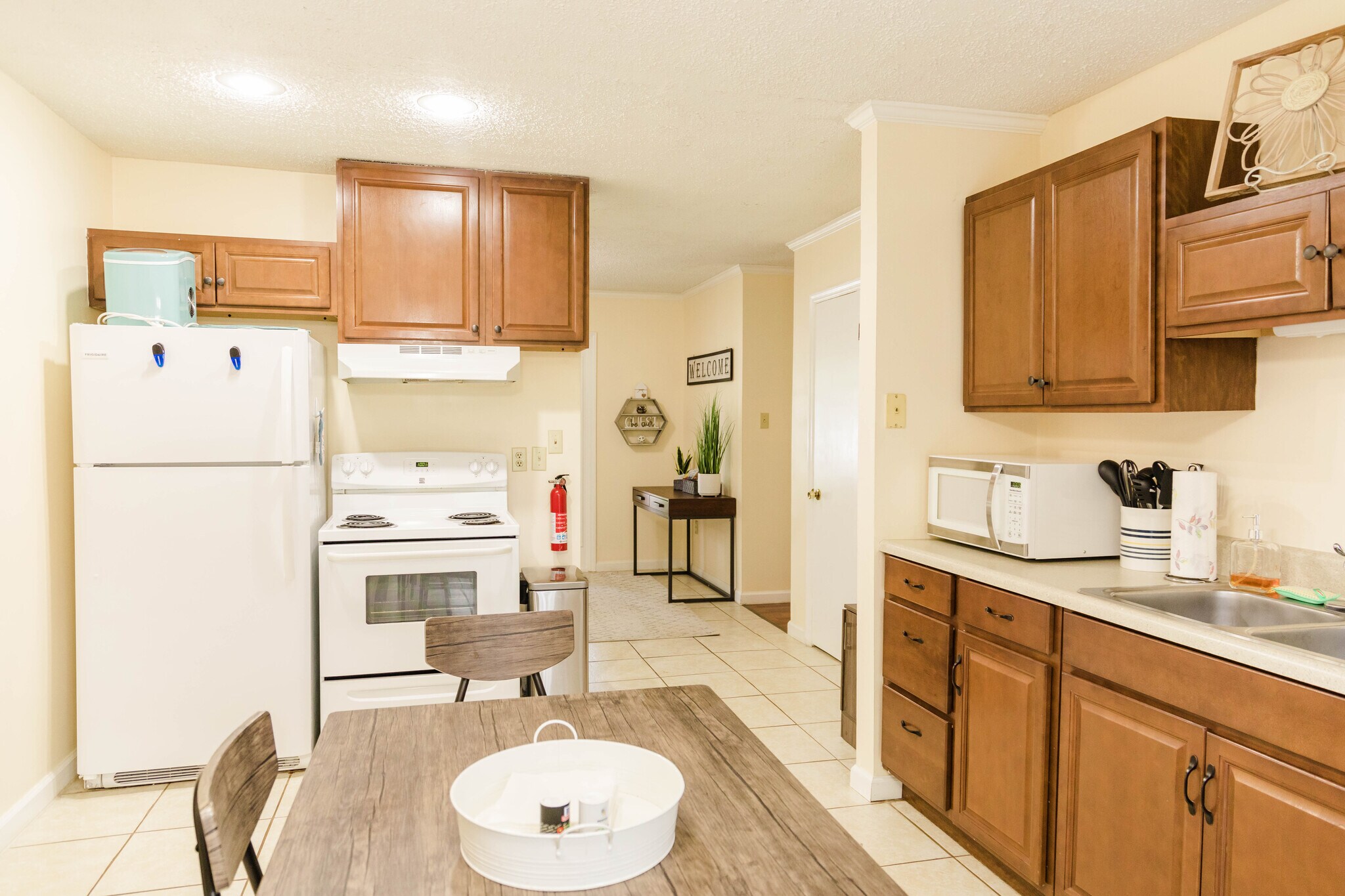 Building Photo - 39 Southwicke Dr