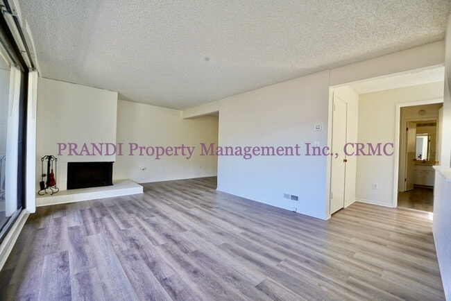 Building Photo - Corner Unit Townhouse With Recent Upgrades!