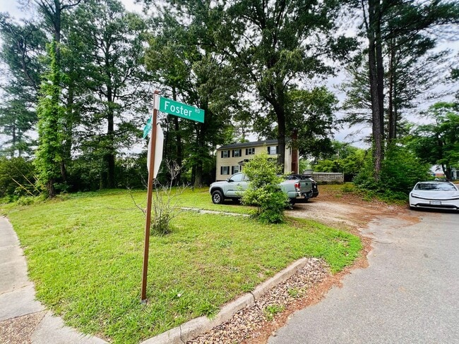 Building Photo - Charming 4-Bedroom Home with Ample Space and Modern Amenities