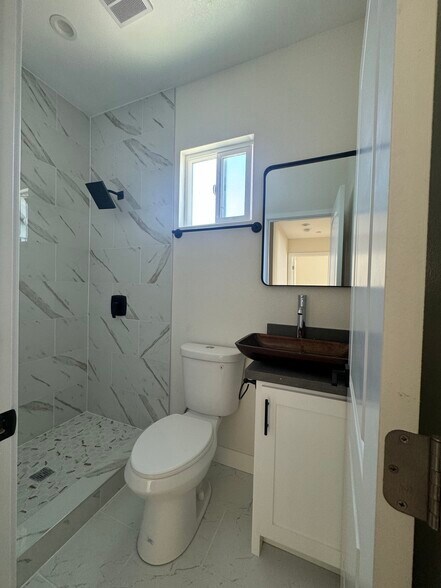 Building Photo - 5875 Towne Ave