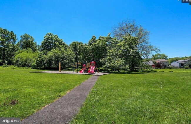 Building Photo - 18324 Streamside Dr