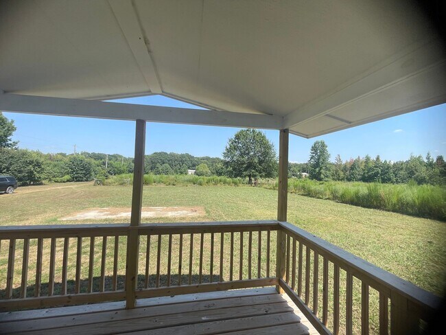 Building Photo - 3 BR 2 Bath 1,280 sq ft singlewide mobile ...