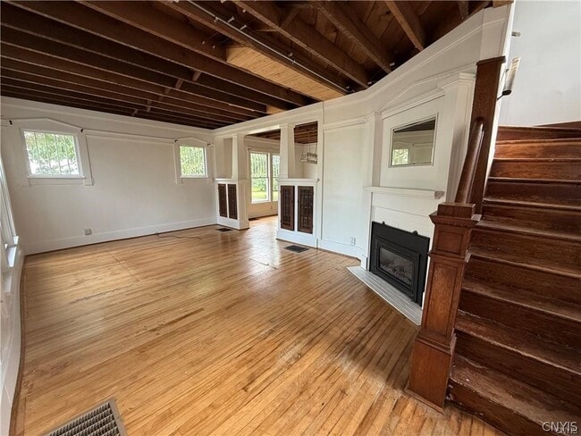 Building Photo - 1103 Salina St