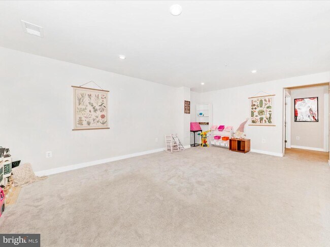 Building Photo - 7129 Bodkin Wy