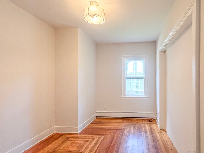 Building Photo - 62 Spruce St