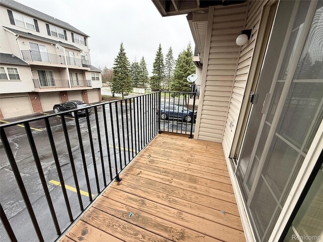 Building Photo - 29419 Glen Oaks Blvd E