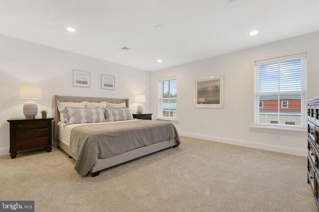 Building Photo - 301 S Adams St