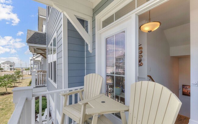 Building Photo - A MUST SEE!! 2-Bedroom Townhome In The Tern! Attached Garage - 400 Yards From Beaches - Dog Frien...