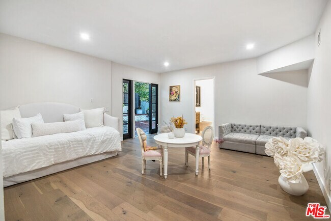 Building Photo - 9265 Thrush Way
