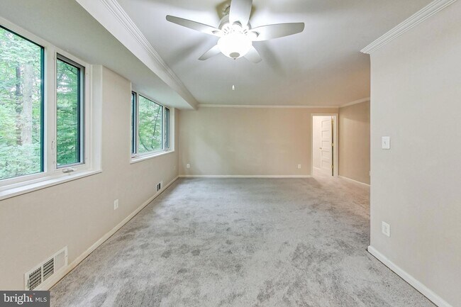 Building Photo - 10501 Montrose Ave