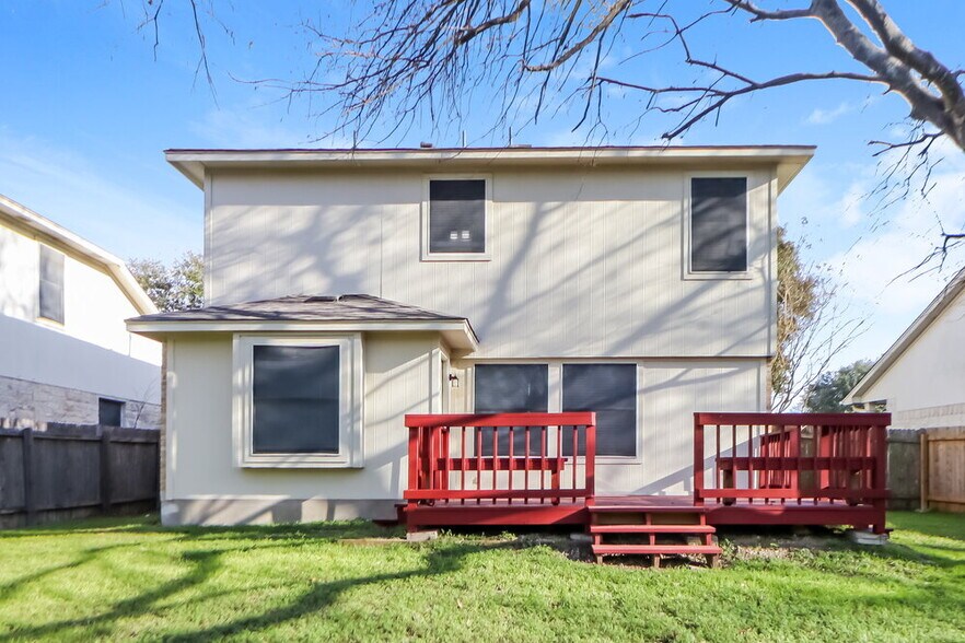 Building Photo - 15524 Sarah's Creek Dr