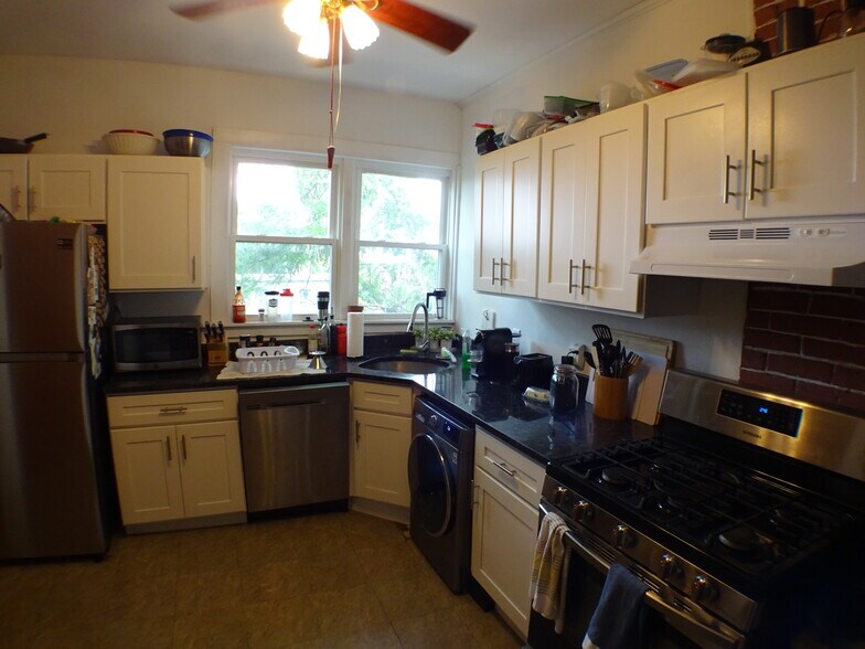 Kitchen - 2 Bay Street
