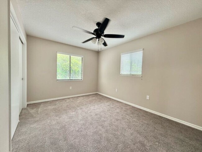 Building Photo - Large and Stunning 2700sqft Newly Renovated 3BR 3BTH!