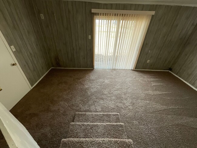 Building Photo - 1408 Oelke Dr