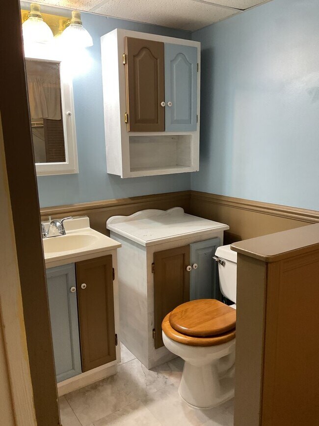 Building Photo - 11 Round Ridge Rd