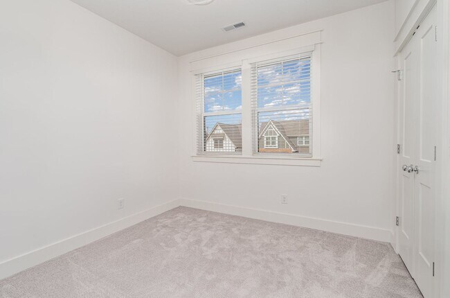 Building Photo - 712 Caraway Ln